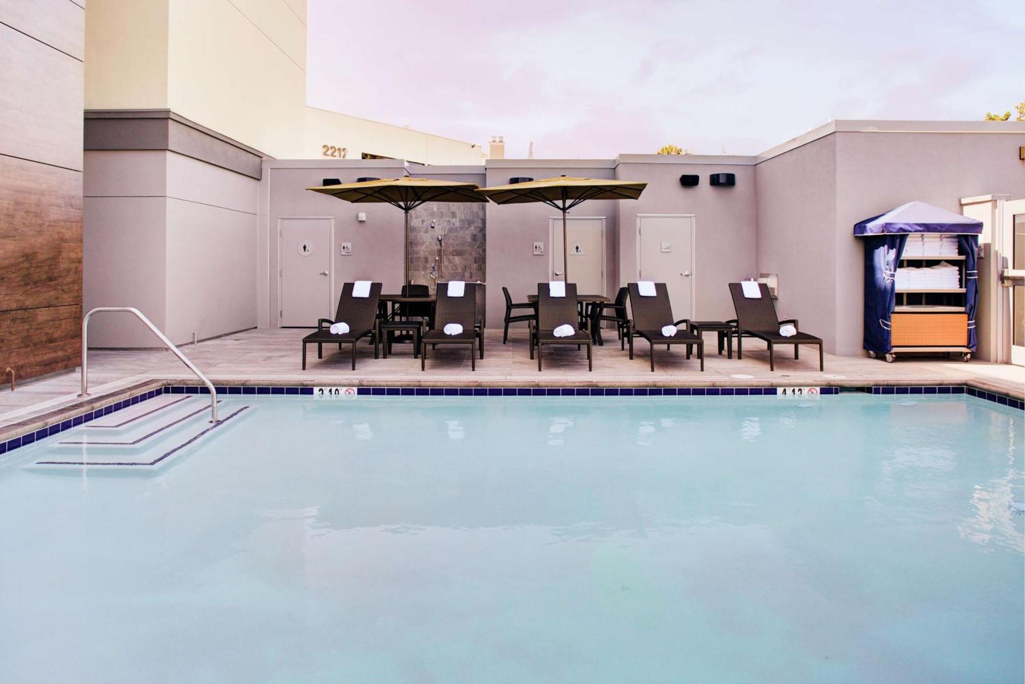 Hampton Inn & Suites Irvine/Orange County Airport Zewnętrze zdjęcie